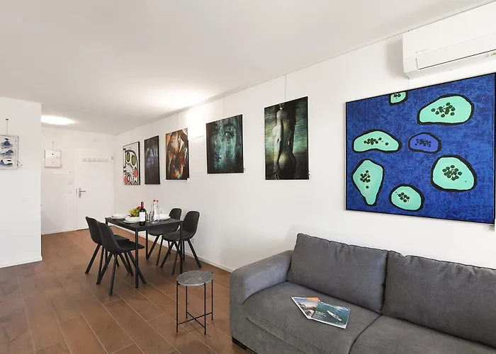 View And Art - Happy Rentals